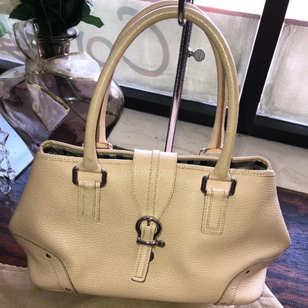 Burberry pebble Leather handbag purse